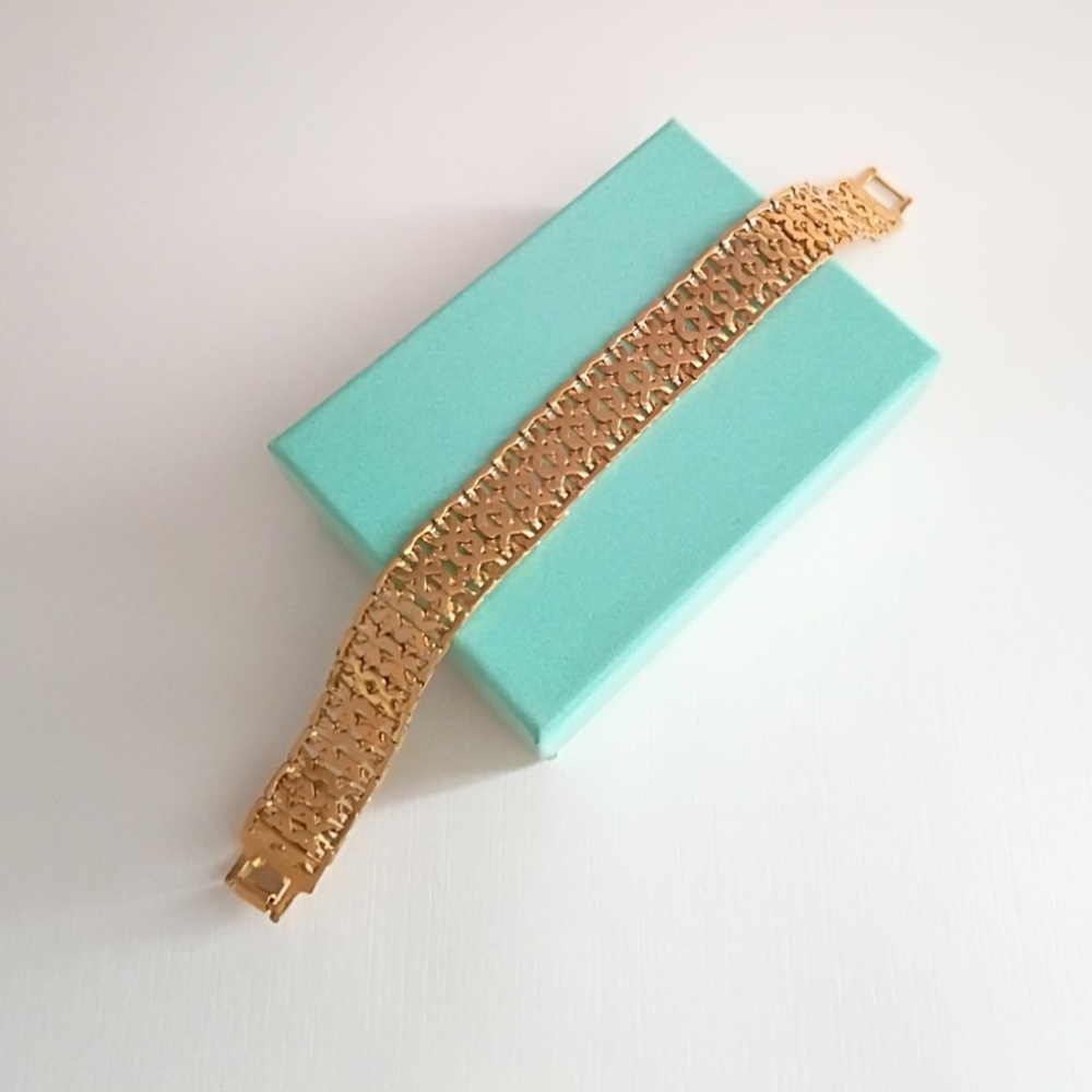 MONET Vtg Delicate Gate-Link Open Pattern Gold Tone Bracelet